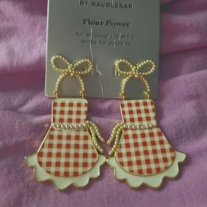 Apron earrings